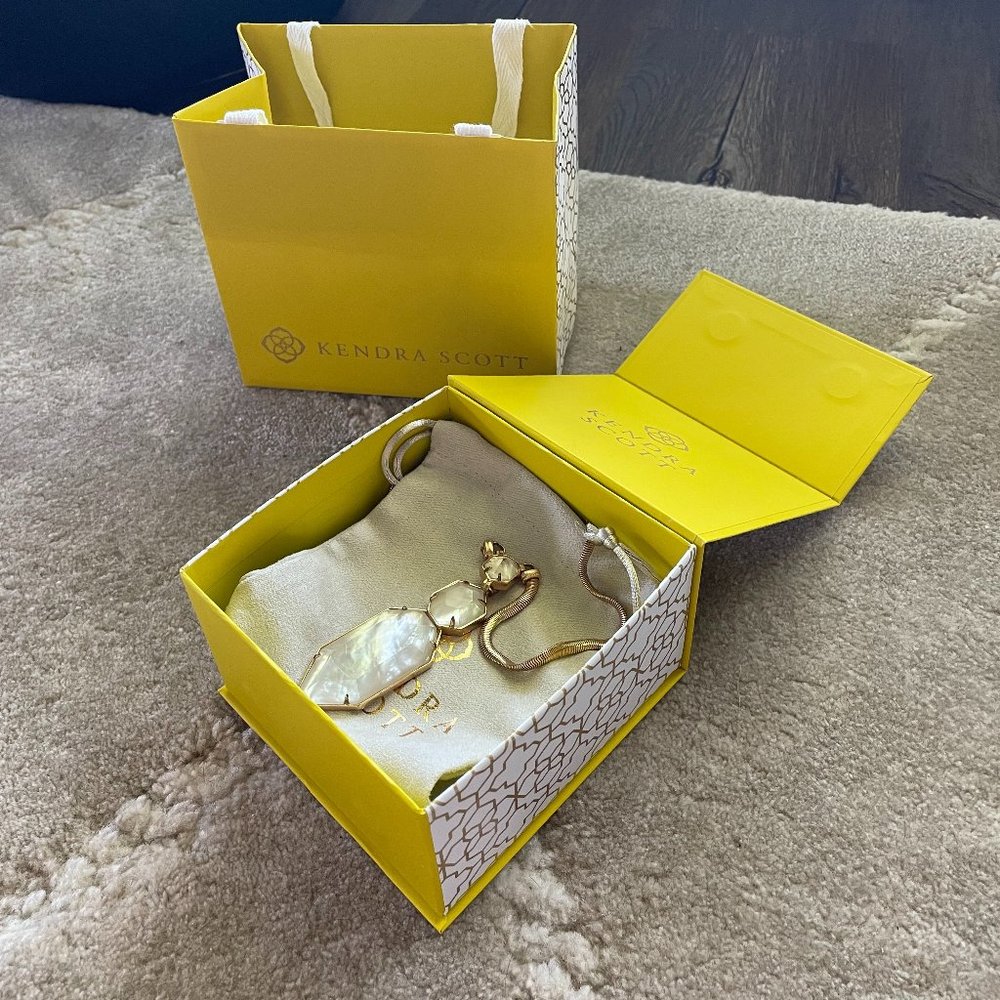 Kendra Scott Wyatt Necklace in Pearl